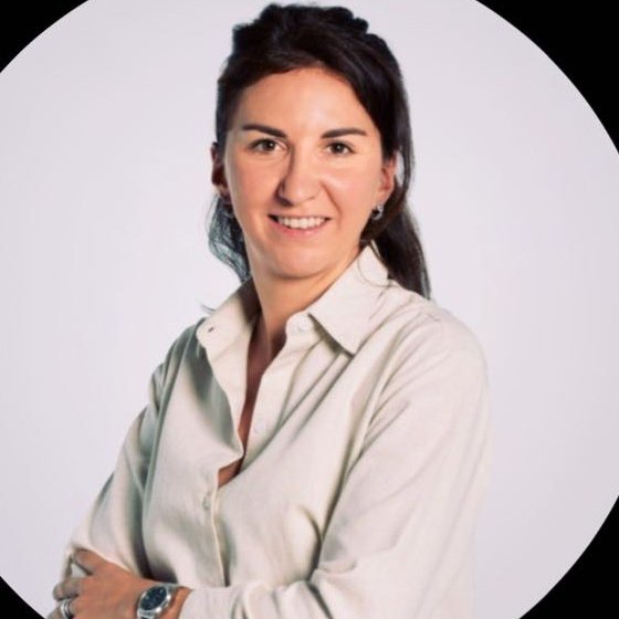 Portrait de Maud Brossat, directrice administrative externalisée